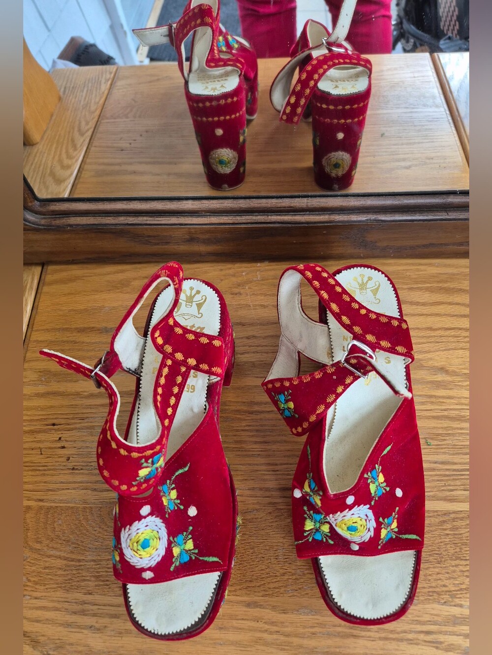 Rare Vintage 1970s Bata Milano Luxury Cranberry Velvet Embroidered Platforms 7